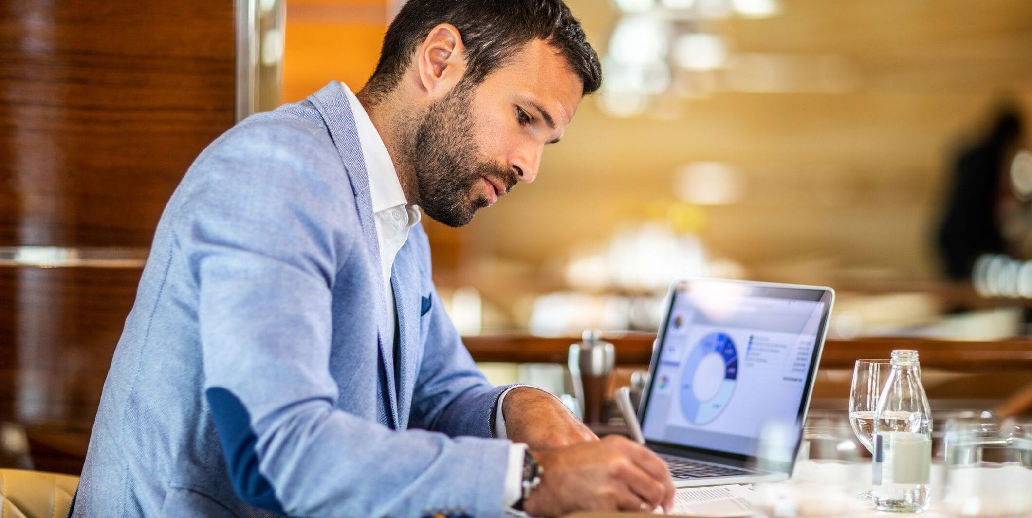 Veja como usar o Microsoft Dynamics 365 (CRM) para serviços financeiros