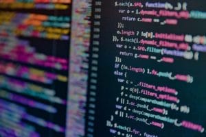 Con Dynamics 365 Finance ejecuta programaciones complejas con extensiones de código más eficientes